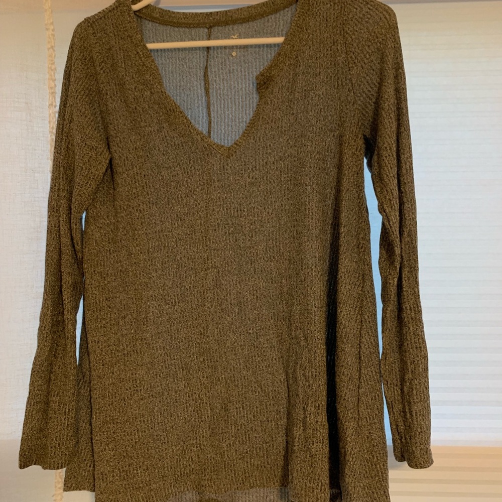 gray keyhole hollister top